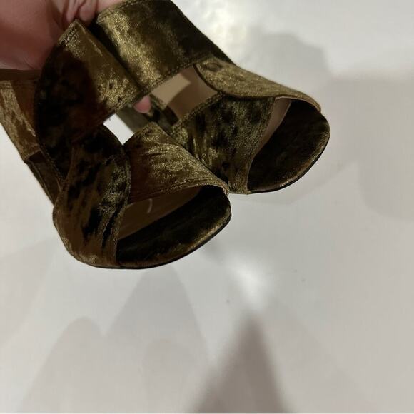 Cabi Interlock Block Crushed Velvet Heels in Moss Size 7 - Picture 5 of 12